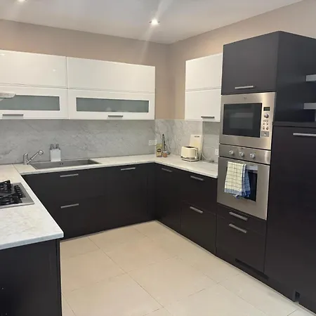 Seaside Retreat 3bed W Garage In Spb! By Homely