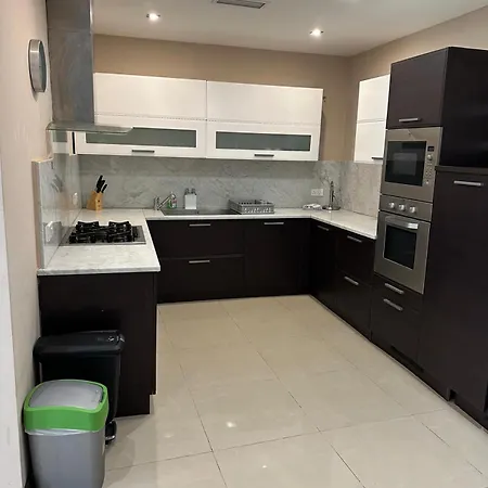 Seaside Retreat 3bed W Garage In Spb! By Homely Apartment